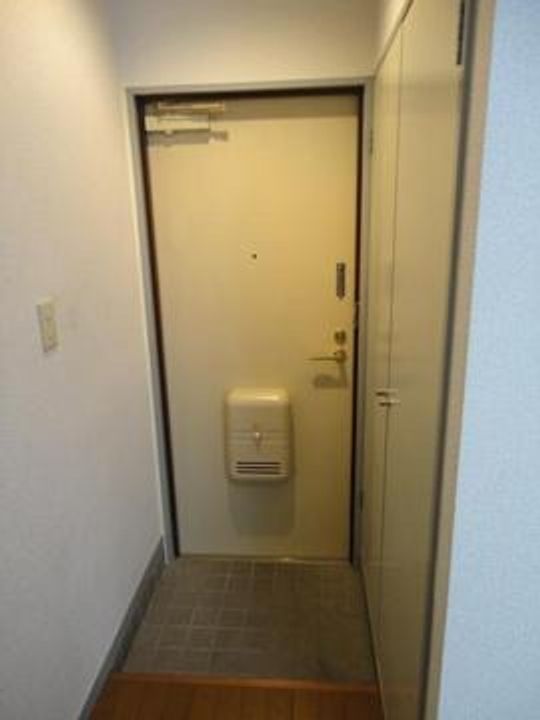 広島県呉市本町(マンション)の賃貸物件の玄関