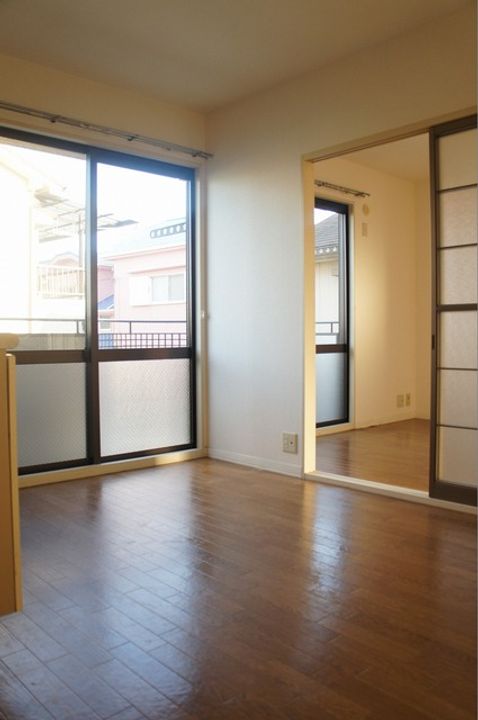 ルミエール大野芝の居間