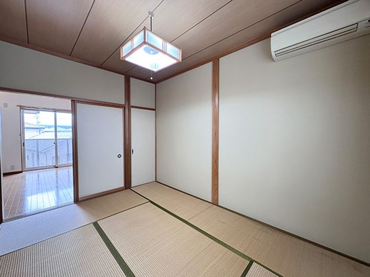山内アパートの居間