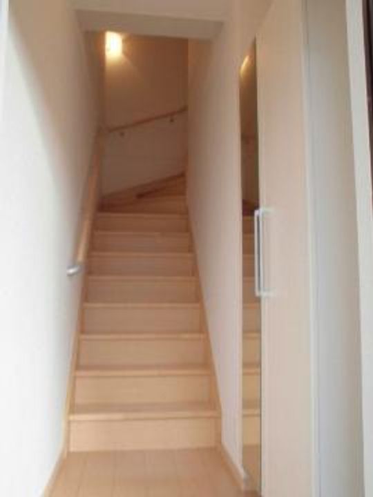 ラルジュグリーンFの玄関