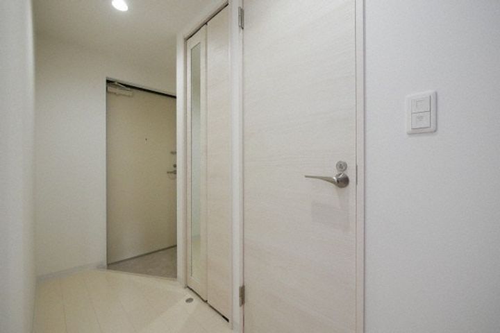 北海道札幌市中央区南十四条西7(マンション)の賃貸物件の玄関