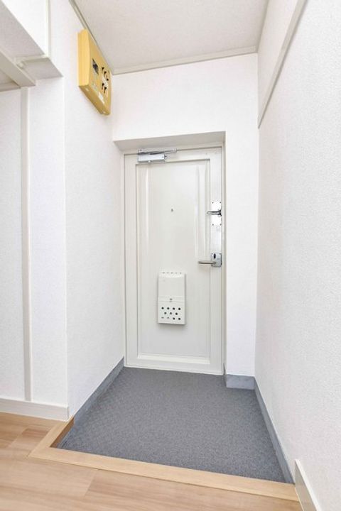 UR鶴山台の玄関