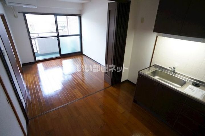 エスポワール桃栄の居間