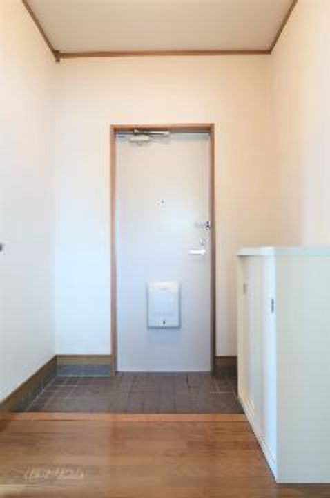 プリメーラ春日の玄関