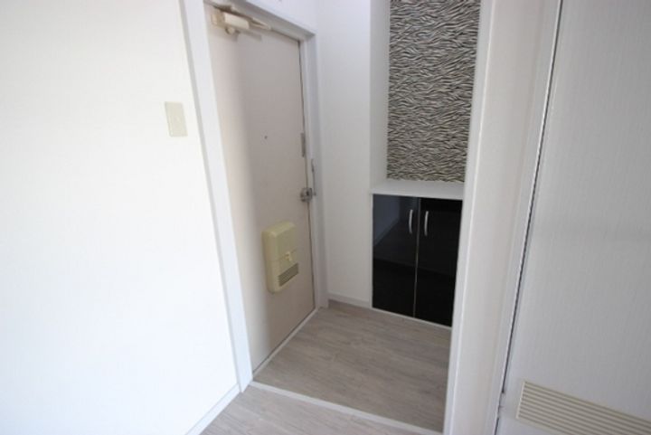 KENSEI8(旧第3山肩ビル)の玄関