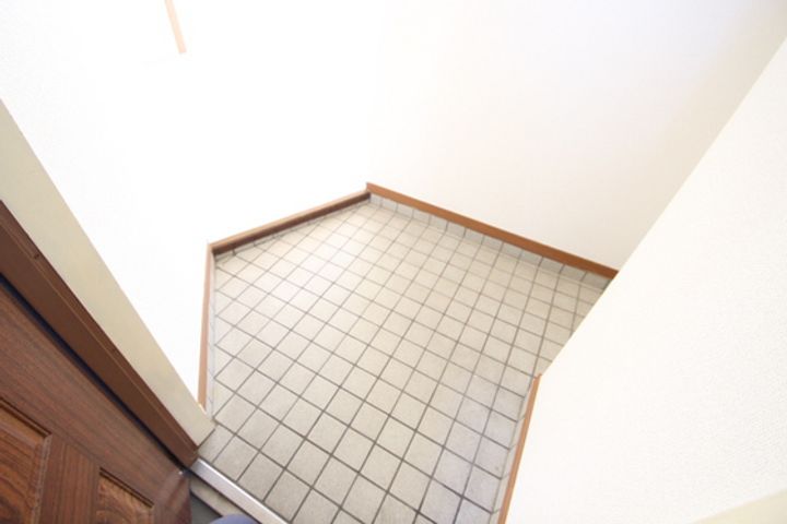 カルチェ堀田No.1の玄関