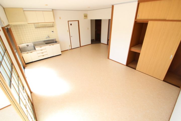 カルチェ堀田No.1の居間