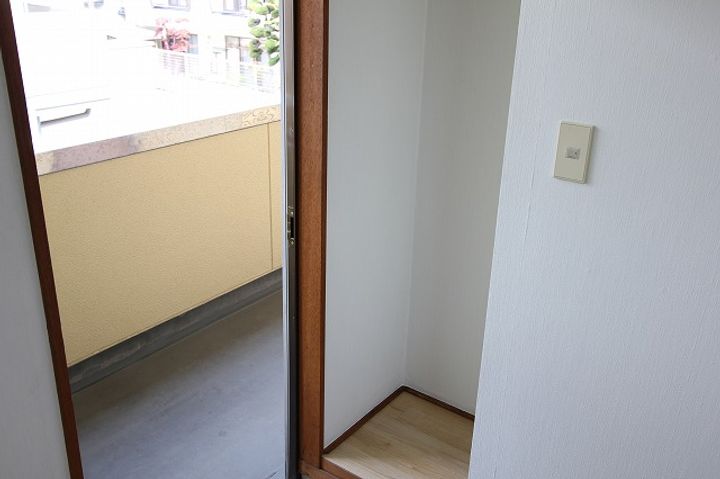 シャルム城西の玄関