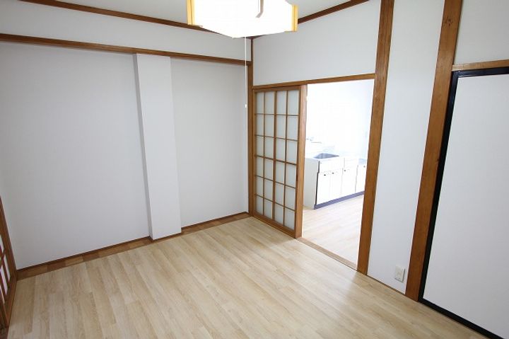 シャルム城西の居間