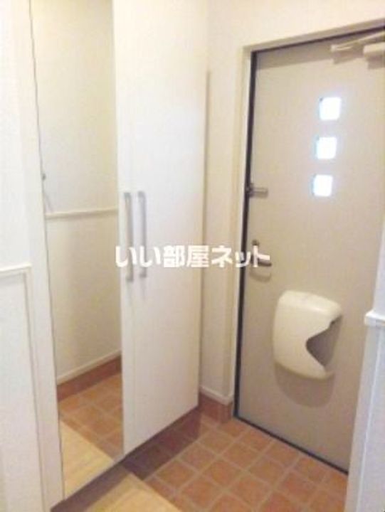 カレッジ・ハイツAの玄関