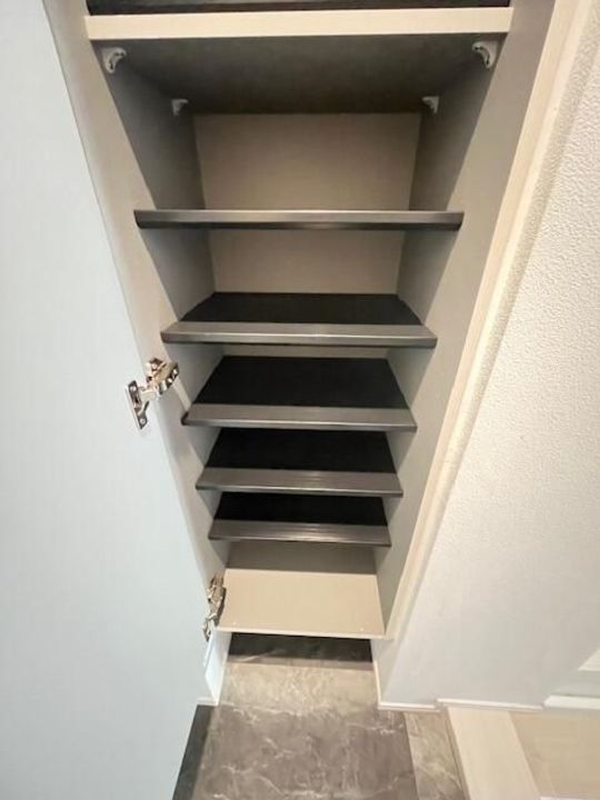 東京都新宿区新宿5(マンション)の賃貸物件の玄関