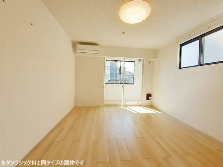上安3丁目アパート(027642601)の居間