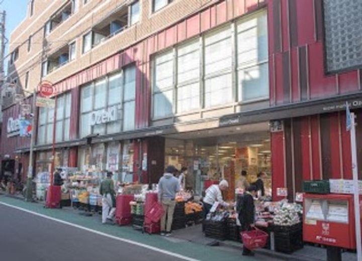 ル プティ エタンの周辺