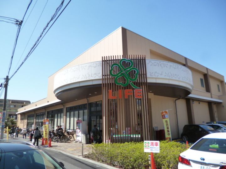 ル プティ エタンの周辺
