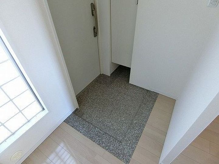 アルファライフ瓦町北の玄関