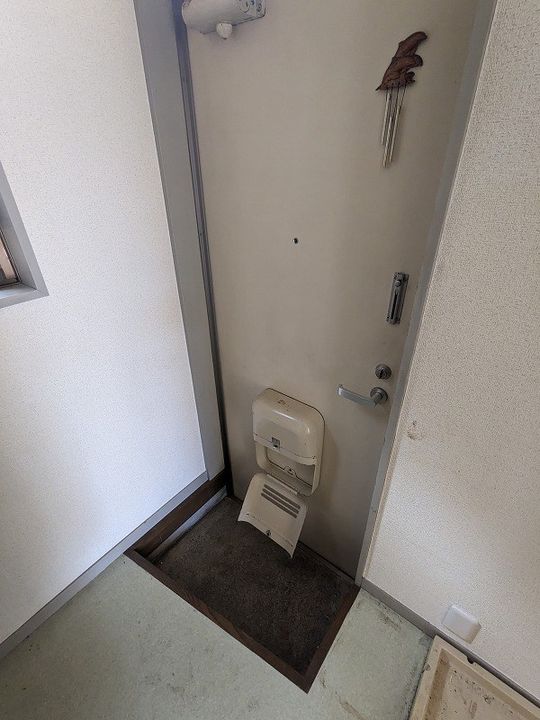 コーポ立野台B棟の玄関