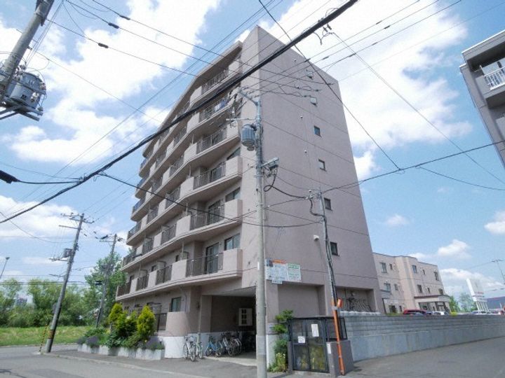 リバーサイド共応(7F建)の外観