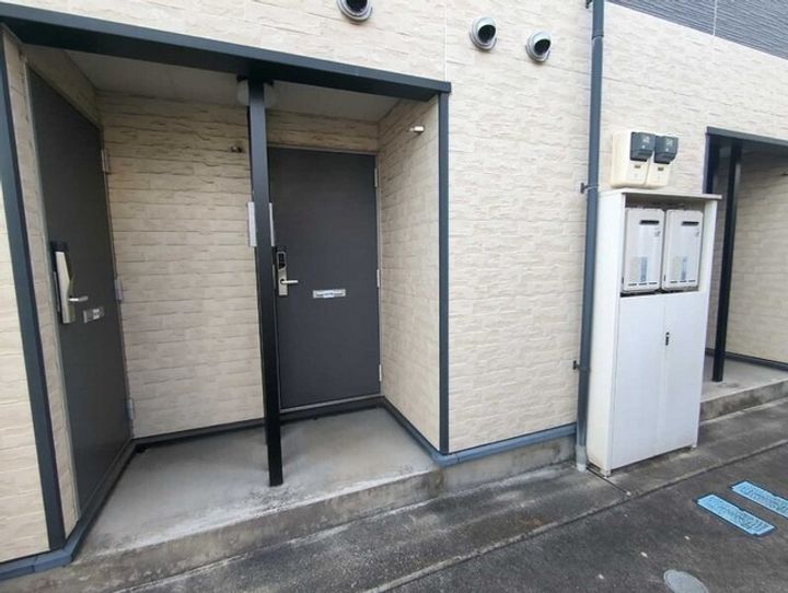 レオパレスのぼり川の玄関