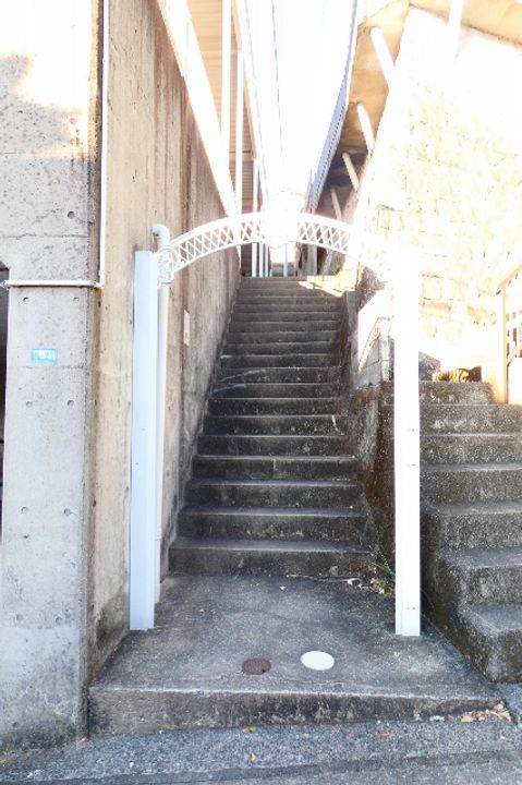 クイーンパレス坂本の地図