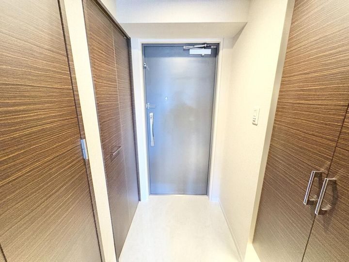 大阪府大阪市北区西天満4丁目の賃貸マンションの玄関