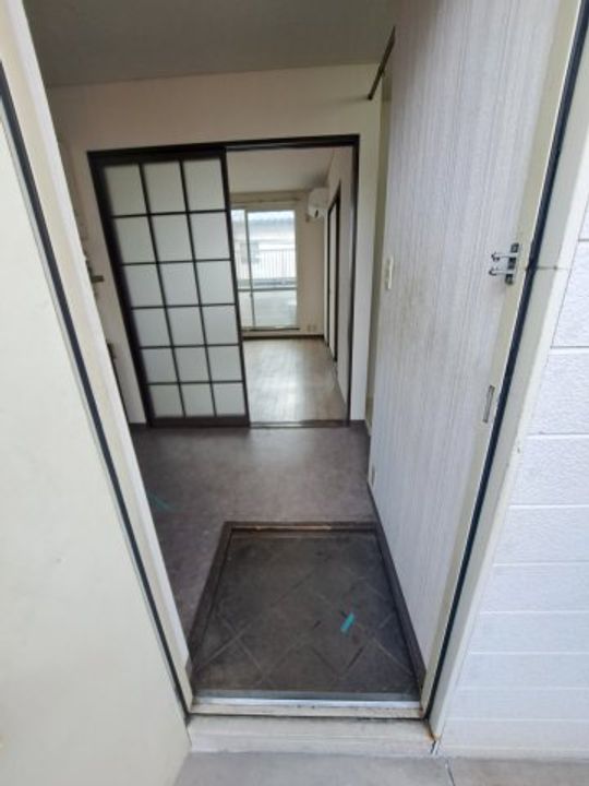 ドーマ新城の玄関