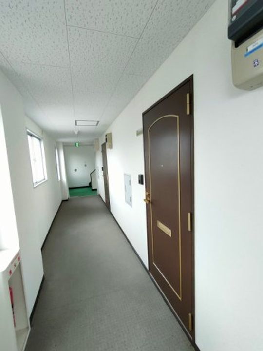 フジハイムの玄関