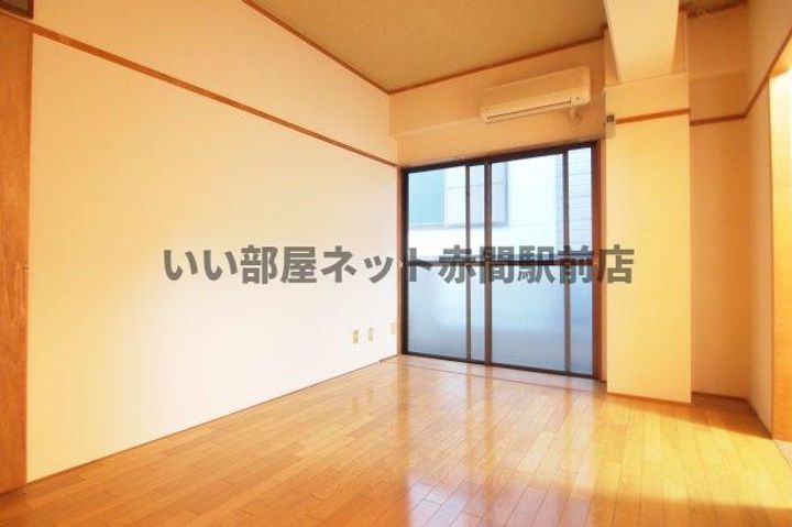 ふかがわビルの居間