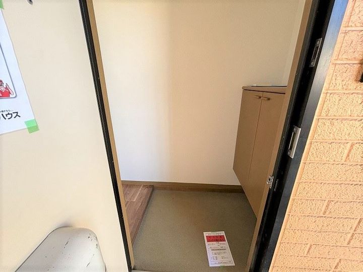 セジュール吉野C棟の玄関