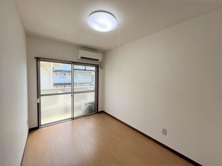 福田マンションの居間