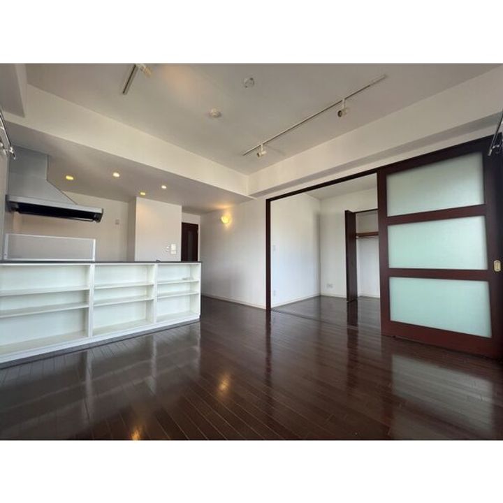 SK FUKUSHIMA GARDEN SUITEの居間