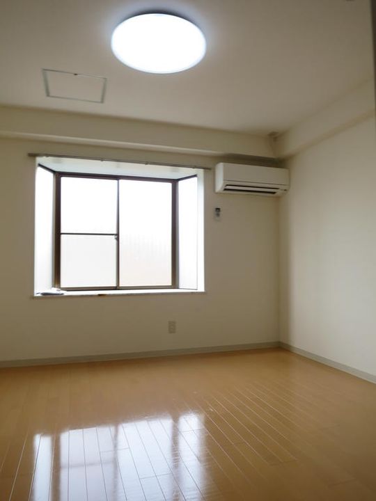 第3えりあビルの居間