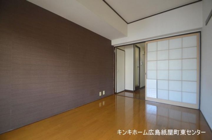 広島県広島市中区南竹屋町(マンション)の賃貸物件の居間