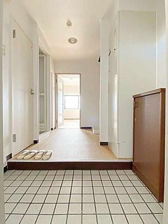 麦島建設本社ビルの玄関