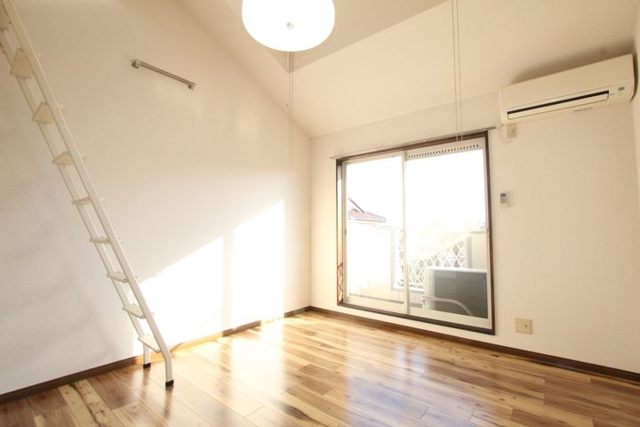 ステーブルサトーの居間