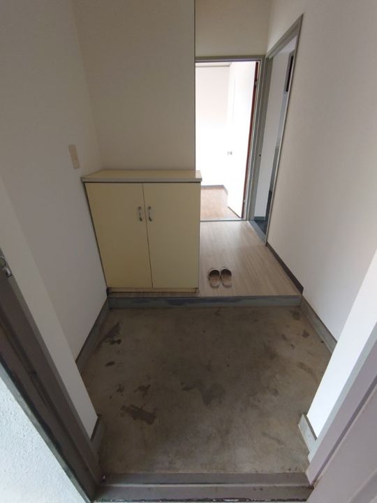 静岡県浜松市中央区高丘北4(マンション)の賃貸物件の玄関