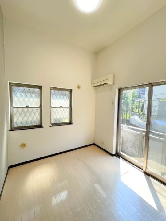 登戸ハウスの居間