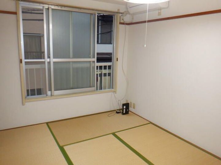 シャトー入谷の居間