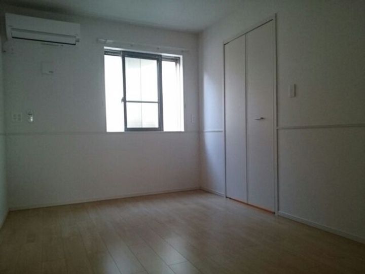 クレスト菱木IIの居間