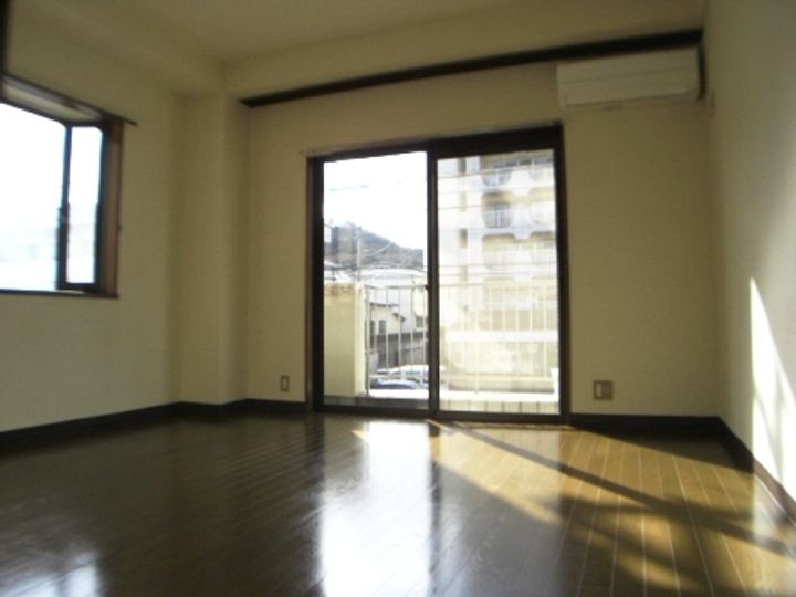 グランドール市川の居間