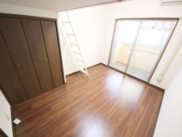 シティパレス生駒谷田町P7の居間