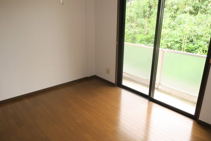 メゾンヨシバの居間