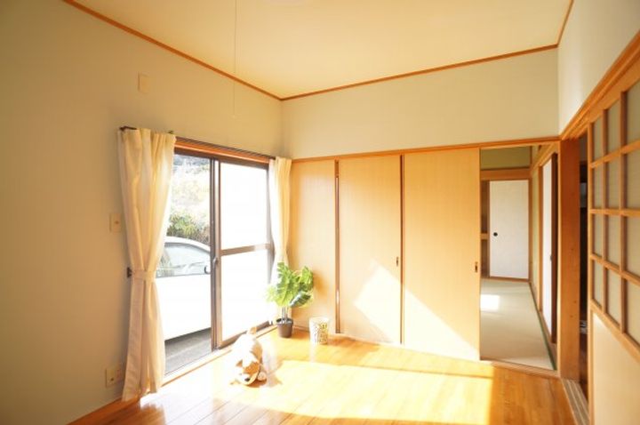 板垣アパートの居間