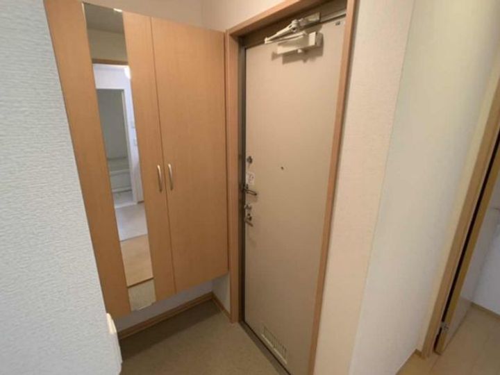栃木県小山市大字間々田(アパート)の賃貸物件の玄関