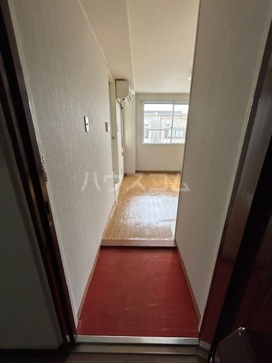 コーポサンタウンの玄関