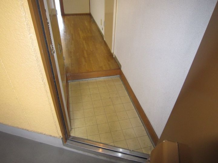 トモエレジデンスの玄関