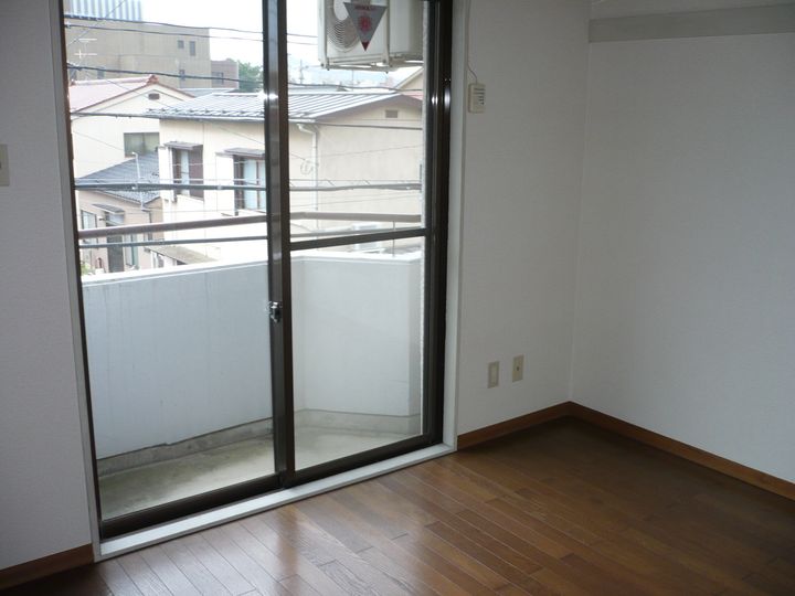 シャトーエムAの居間