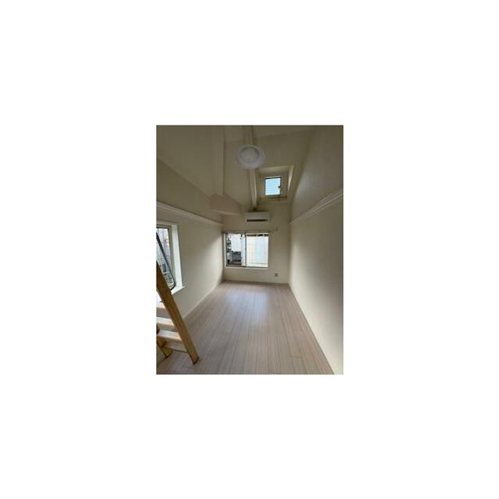 プルミエール高円寺の居間