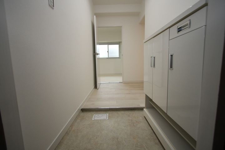 千種通スカイマンションの玄関