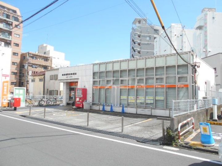 グレースの周辺