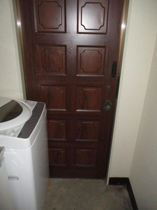 矢口第1ハイツの玄関